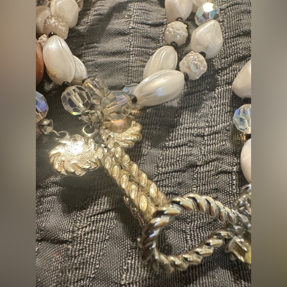 Vintage Vendôme 4-Strand White Pearlized & Crystal Bead Statement Necklace - Picture 12 of 14